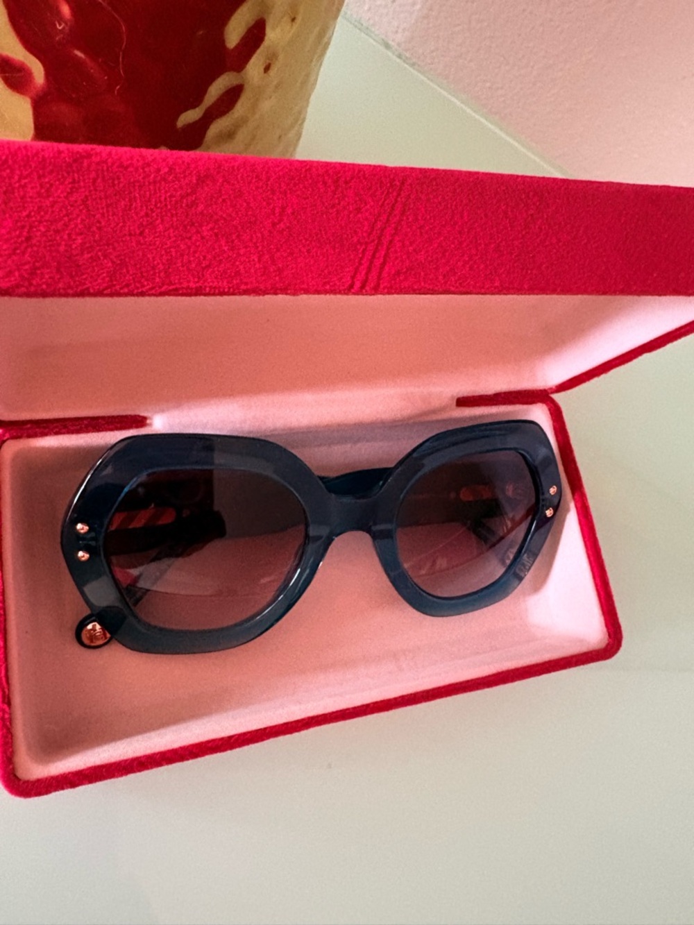 Carolina Herrera Oversized Sunglasses with Original Case - Picture 5 of 15